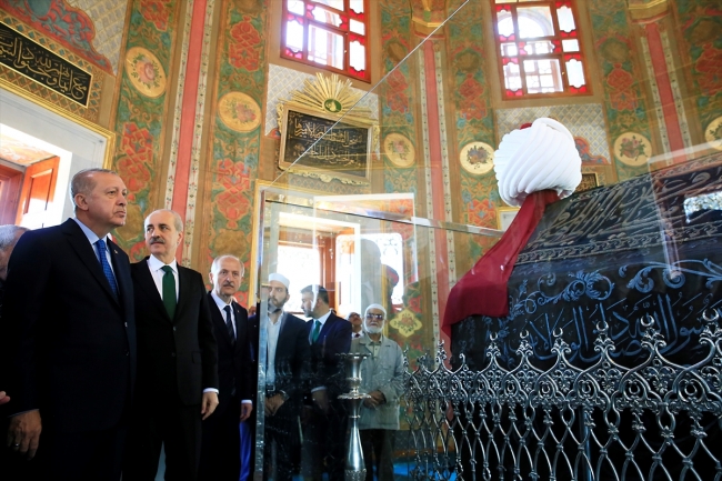 Cumhurbaşkanı Erdoğan, Fatih Sultan Mehmet'in türbesini açtı